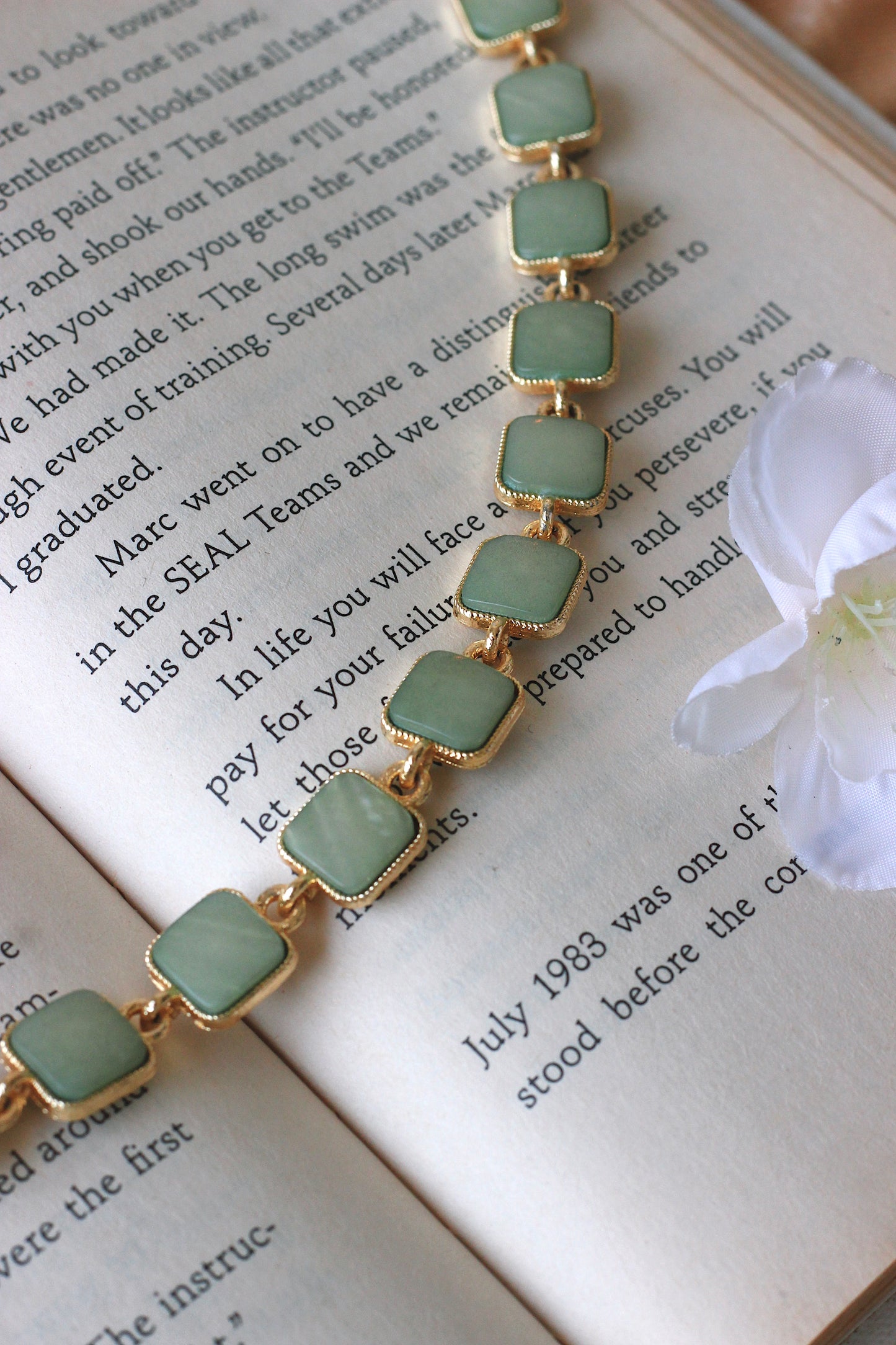 Green Stone Choker Necklace Set